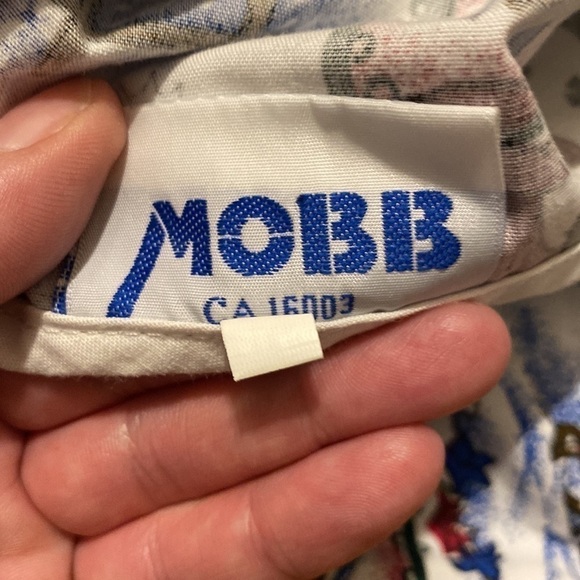 Mobb Women's Blue White Classic Christmas  Winter Theme Scrub Top (Size Medium) - Picture 8 of 9